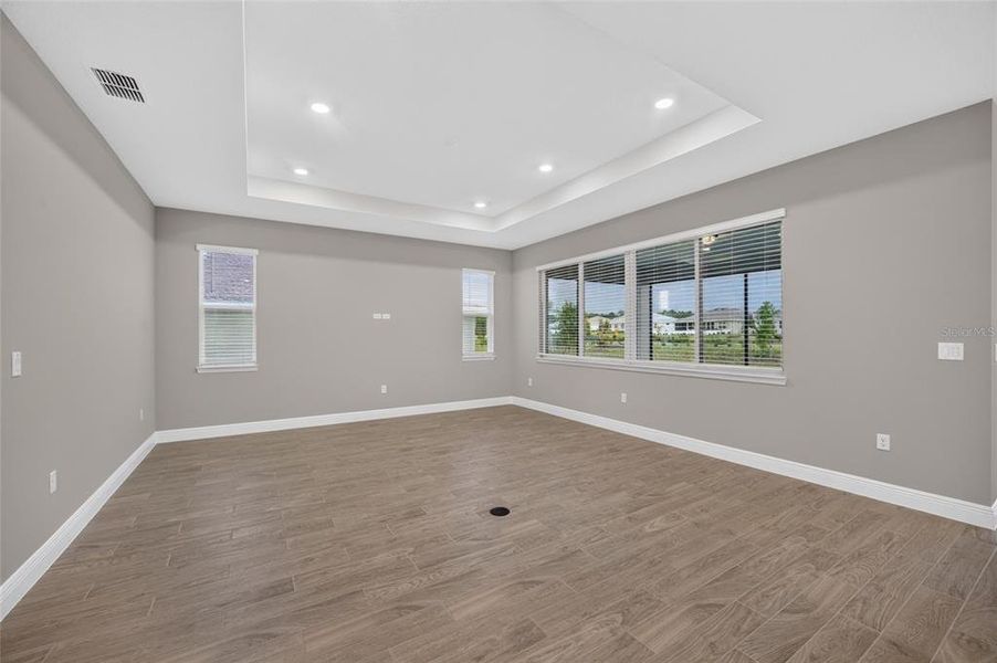 Spacious, unfurnished interior of a new home in , Ocala (Image 25).
