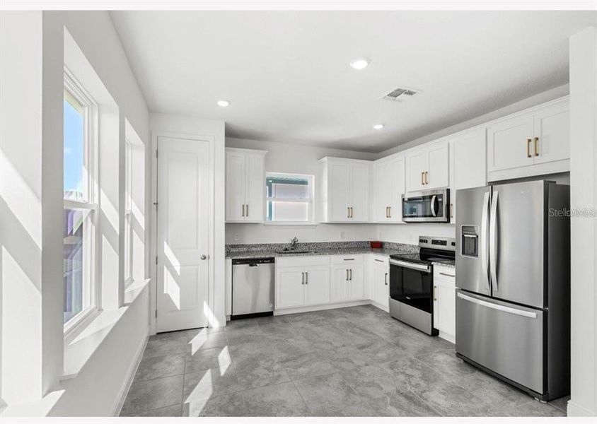 Furnished interior view inside a new home in , Orlando (Image 14).