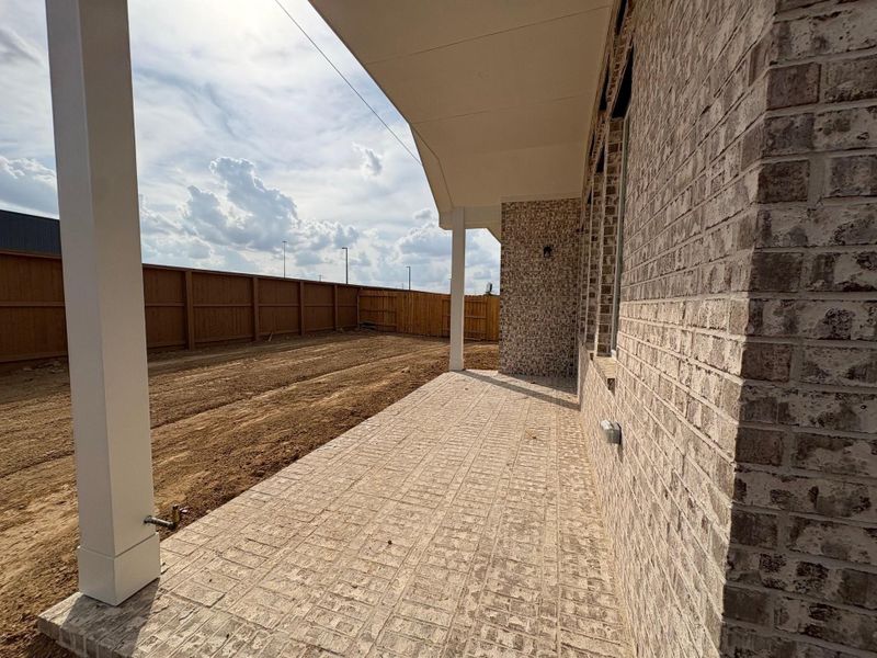 Exterior details and patio area of a home in Wood Leaf Reserve, Tomball (Image 3).