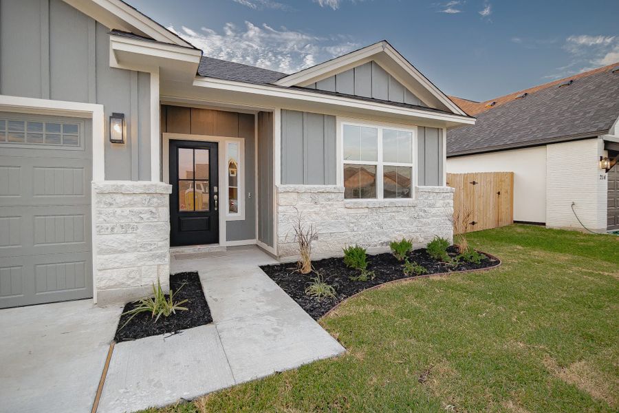 Representative exterior details of a home built from the Kingsland by Steve Klein Custom Builder in TerraVista, Victoria (Image 3).