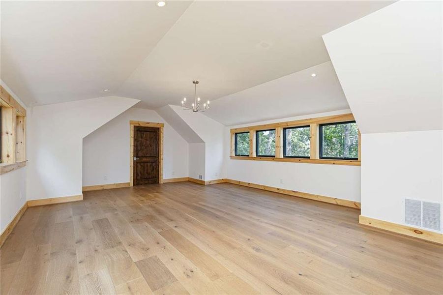 Spacious, unfurnished interior of a new home in , Jasper (Image 18).