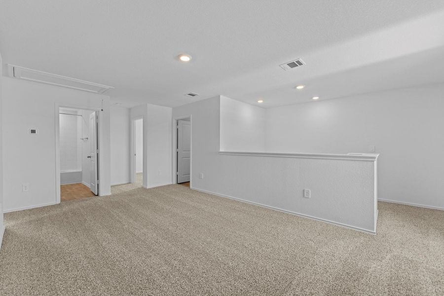 Spacious, unfurnished interior of a new home in Prairie Lakes, Buda (Image 27). Spacious, unfurnished interior of a new home in Prairie Lakes, Buda (Image 27).