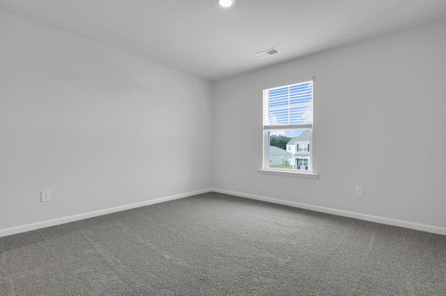 Spacious, unfurnished interior of a new home in Carolina Groves, Moncks Corner (Image 28).