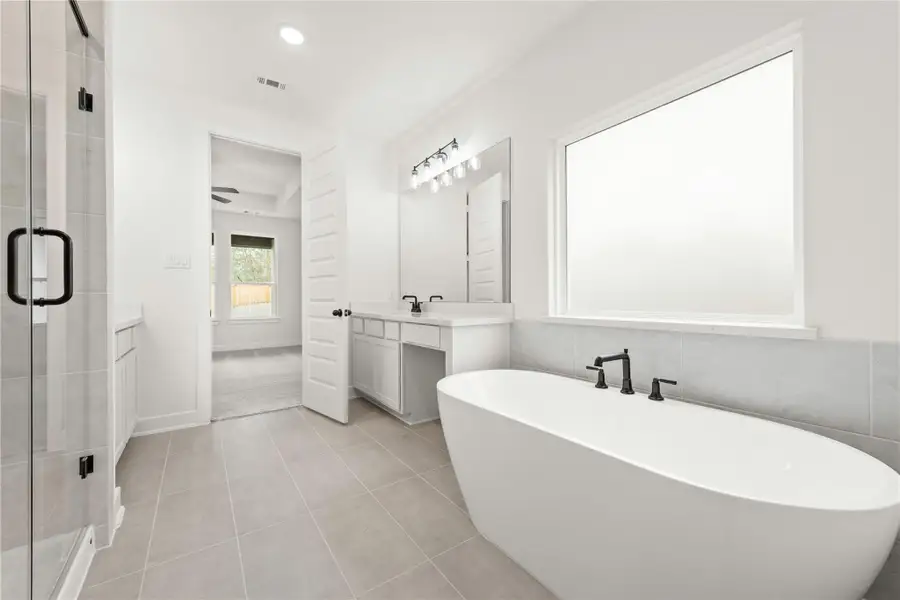 Furnished interior view inside a new home in Kresston - 40', Montgomery (Image 9).