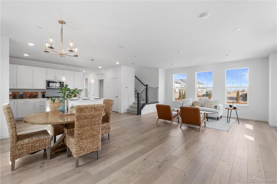 Model Representational Photo