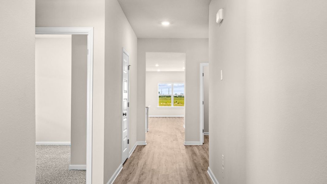 Spacious, unfurnished interior of a new home in Hodges Bayou Plantation, Panama City (Image 14).