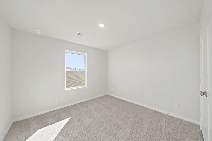 Spacious, unfurnished interior of a new home in Riverwood Ranch, Angleton (Image 16).