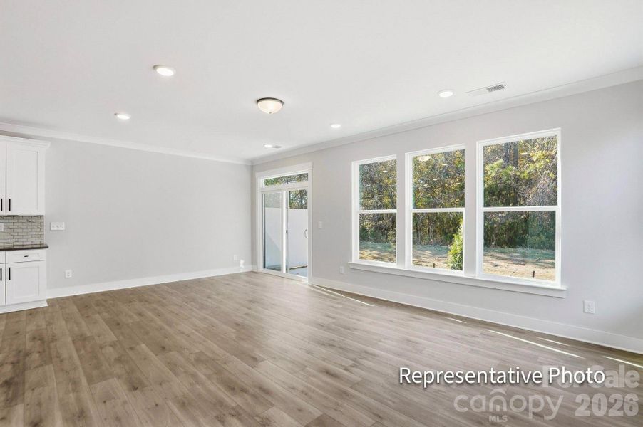 Spacious, unfurnished interior of a new home in Harrisburg Village, Harrisburg (Image 10).