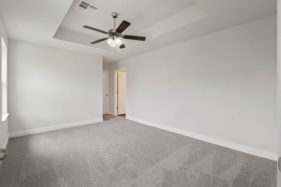 Spacious, unfurnished interior of a new home in Grand Oaks Reserve, Cleveland (Image 25).