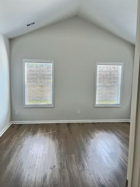 Spacious, unfurnished interior of a new home in Six Oaks, Summerville (Image 9).
