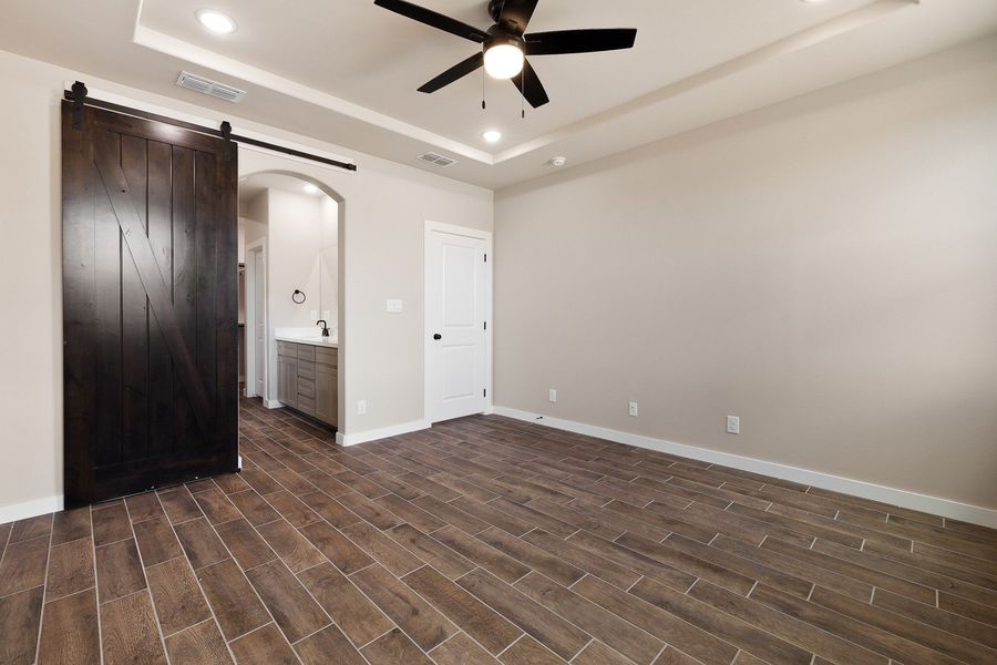 Spacious, unfurnished interior of a new home in Paloma Ranch, Harlingen (Image 13).