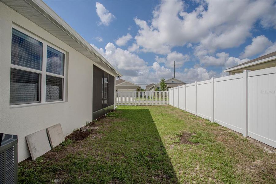 Exterior details and patio area of a home in , Winter Haven (Image 3).