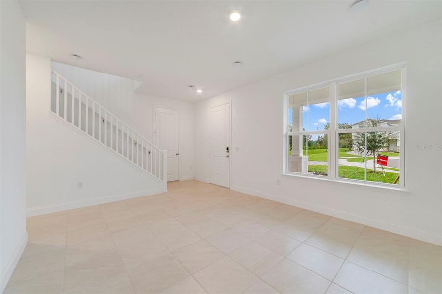 Spacious, unfurnished interior of a new home in Estates at Lake Jesup, Sanford (Image 21).