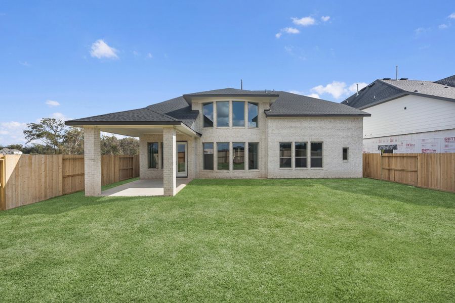 Exterior details and patio area of a home in Sienna, Missouri City (Image 3).