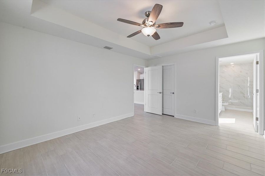 Spacious, unfurnished interior of a new home in Cape Coral, Cape Coral (Image 26).