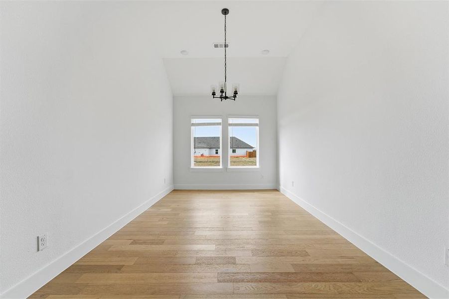 Spacious, unfurnished interior of a new home in Saddlebrook Estates, Waxahachie (Image 14).