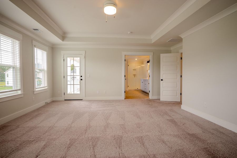 Spacious, unfurnished interior of a new home in Hewing Farms, Summerville (Image 39).