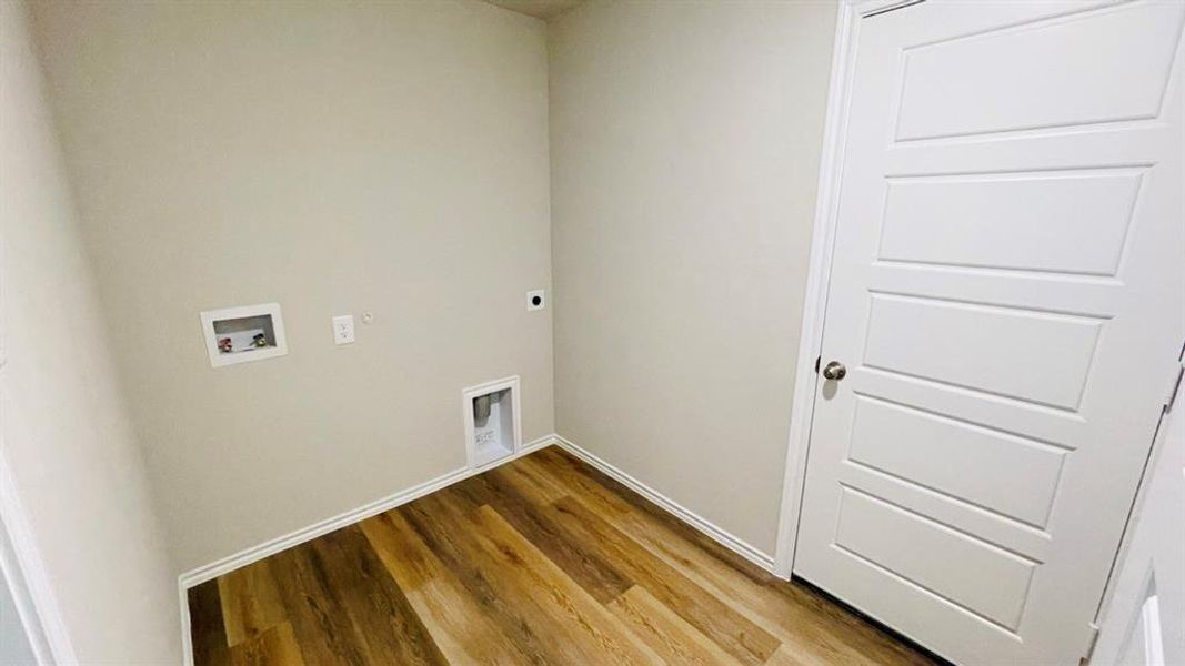 Spacious, unfurnished interior of a new home in Sunnycreek, Fort Worth (Image 9). Spacious, unfurnished interior of a new home in Sunnycreek, Fort Worth (Image 9).