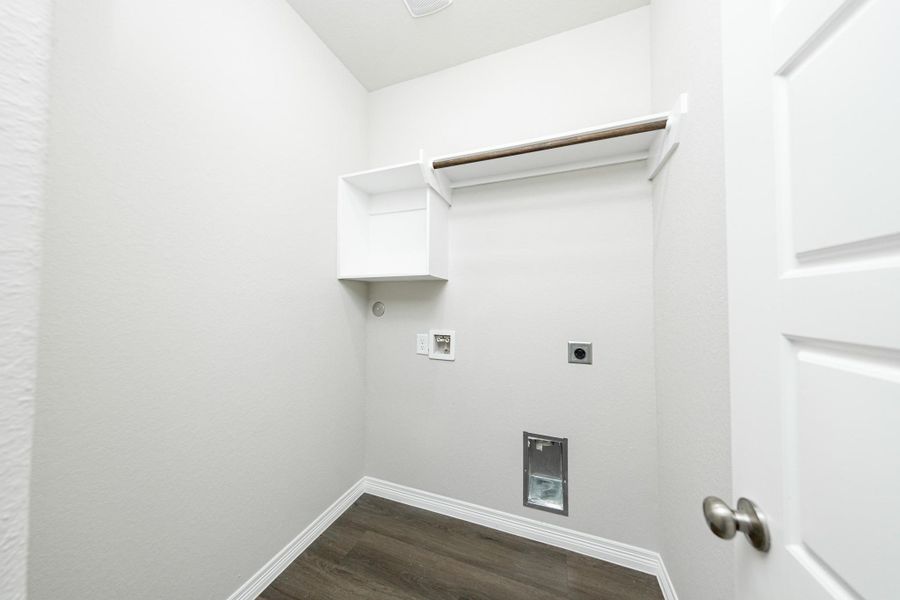 Spacious, unfurnished interior of a new home in Granger Pines, Conroe (Image 15).