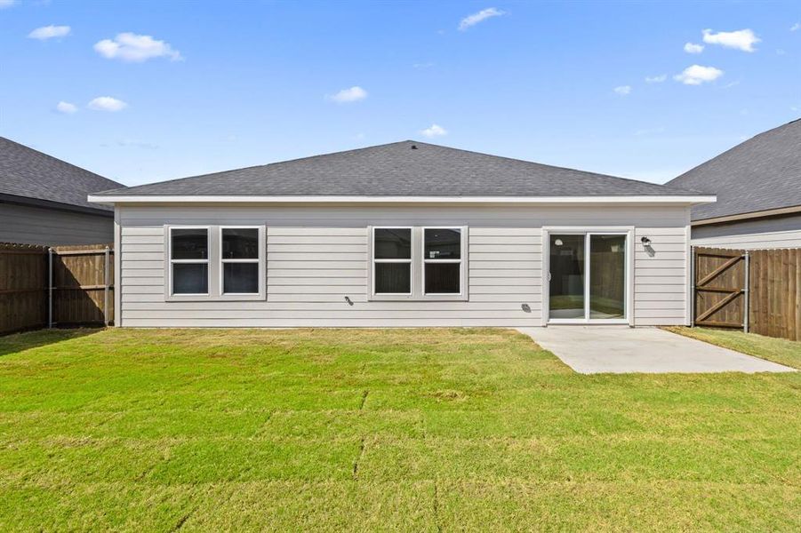 Exterior details and patio area of a home in Trails of Fossil Creek, Fort Worth (Image 4).