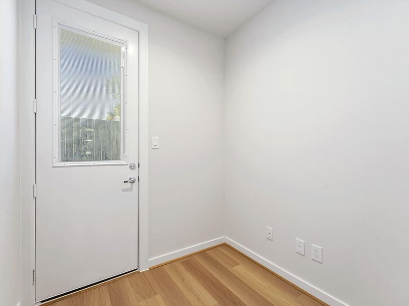 Spacious, unfurnished interior of a new home in Erin Park, Houston (Image 19).