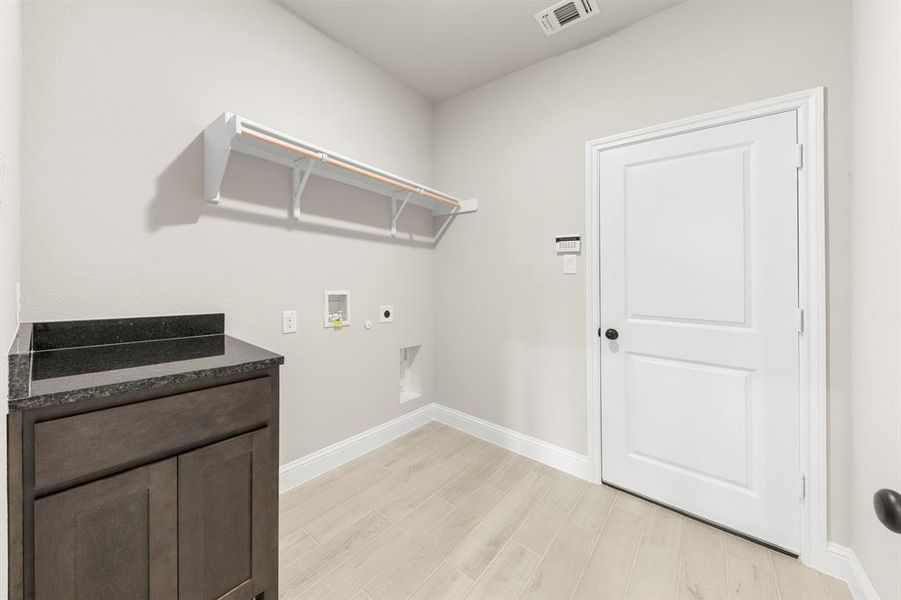 DFW-Lovers Landing-Concept 3218-915 Allegro Avenue-Laundry room-Risewell Homes