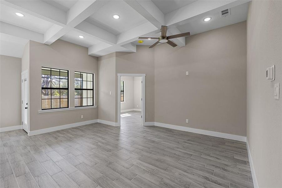 Spacious, unfurnished interior of a new home in , Granbury (Image 18).