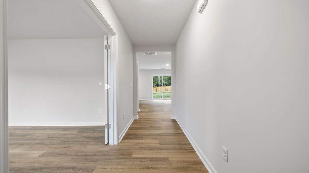 Spacious, unfurnished interior of a new home in Cedar Gap, Fountain Inn (Image 12).