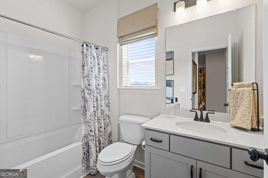 Furnished interior view inside a new home in Glendale Towns, Conyers (Image 24). Furnished interior view inside a new home in Glendale Towns, Conyers (Image 24).