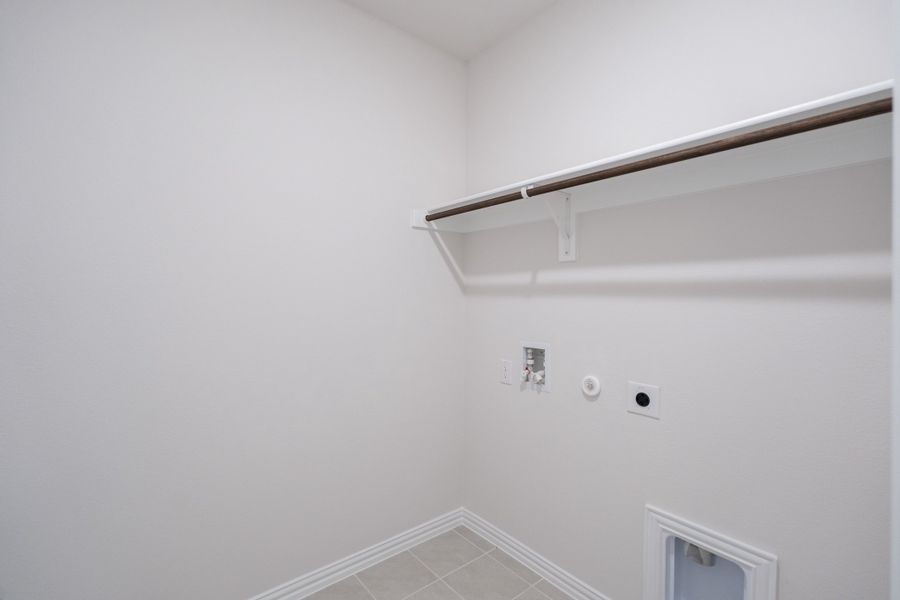 Spacious, unfurnished interior of a new home in Chalk Hill, Celina (Image 20).