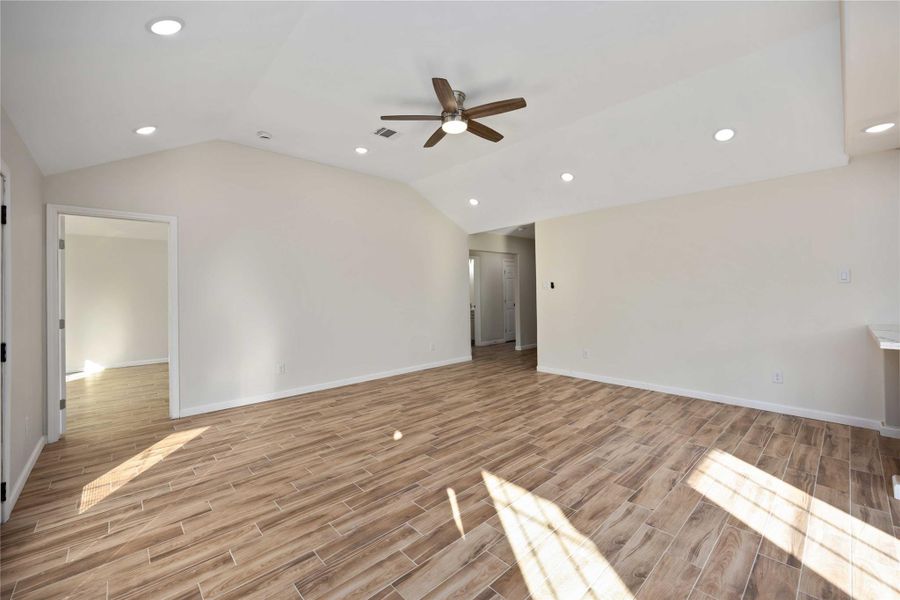 Spacious, unfurnished interior of a new home in , Baytown (Image 17).