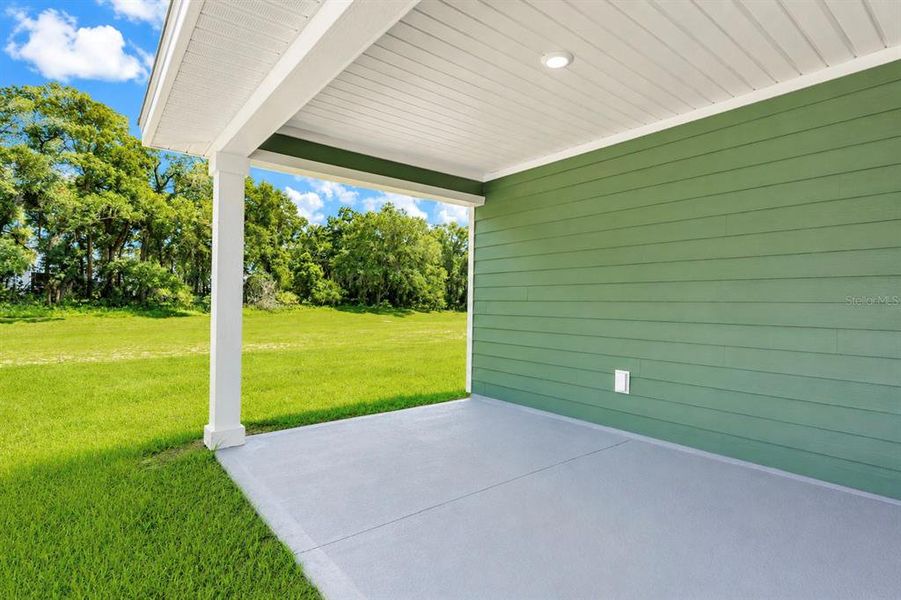 Exterior details and patio area of a home in Kirkland Farms, Alachua (Image 24).