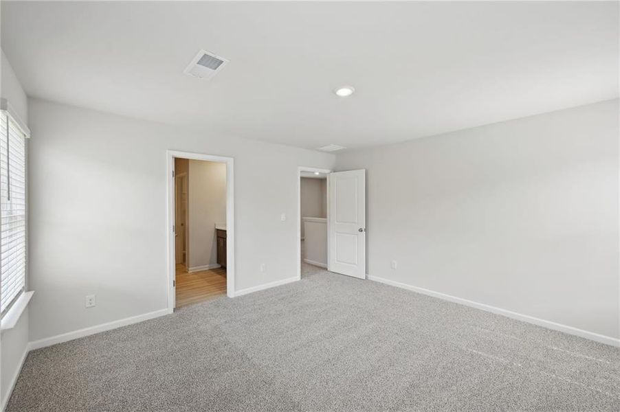 Spacious, unfurnished interior of a new home in Hawthorne Station, College Park (Image 28).
