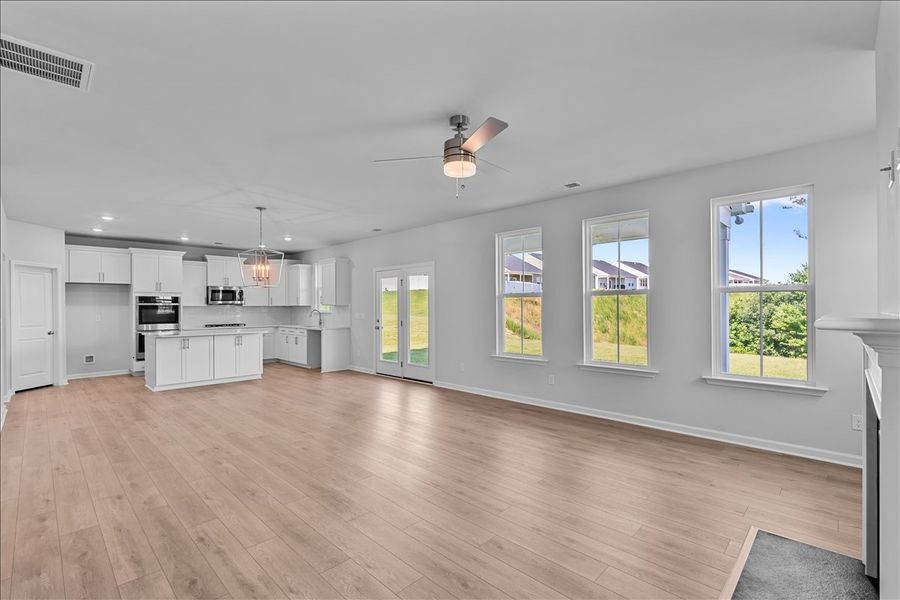 Spacious, unfurnished interior of a new home in Fieldstone, Lexington (Image 26).