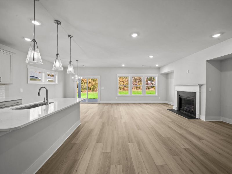 Spacious, unfurnished interior of a new home in Riverwood Farm, Piedmont (Image 13).
