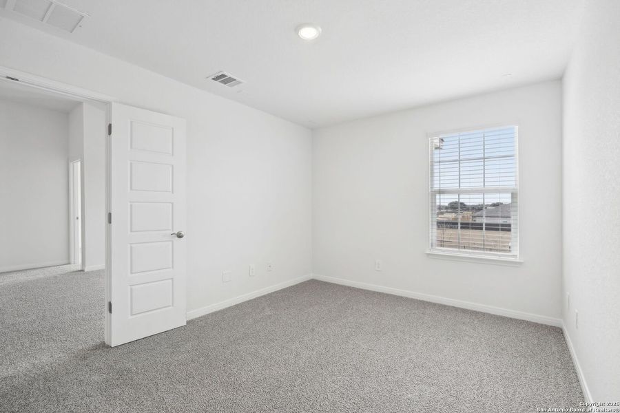 Spacious, unfurnished interior of a new home in Carmel Ranch, Schertz (Image 22).