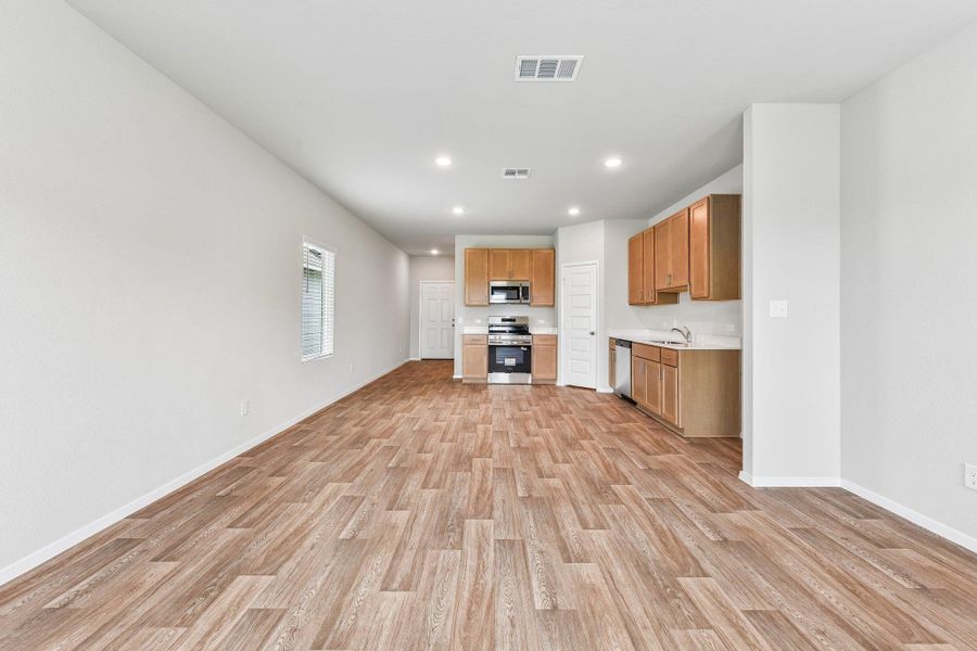 Spacious, unfurnished interior of a new home in Edgebrooke, Pflugerville (Image 22).
