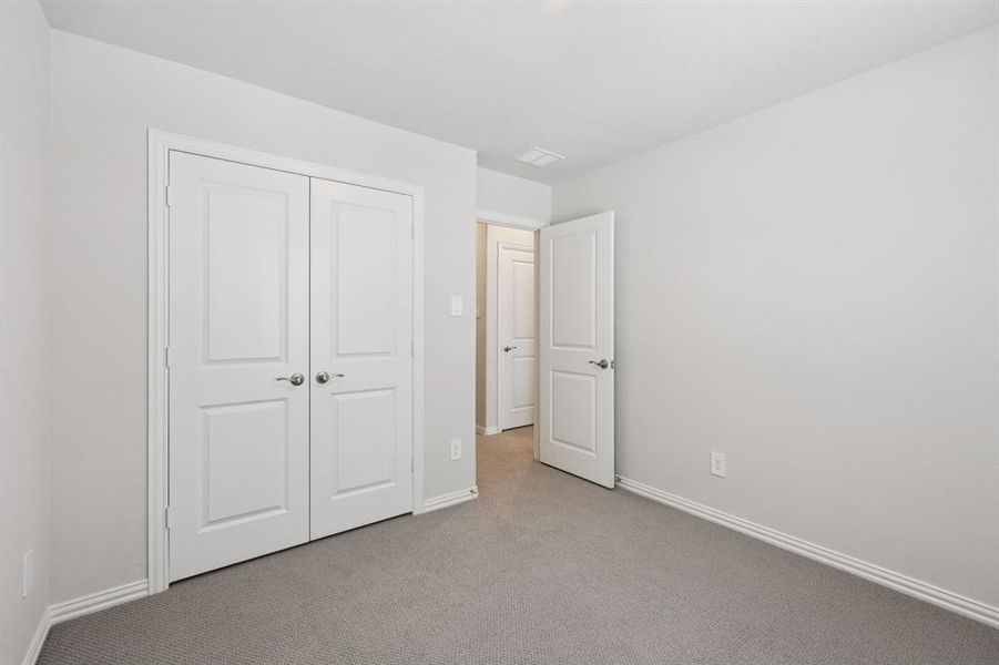 Spacious, unfurnished interior of a new home in Westmoor, Sherman (Image 16).