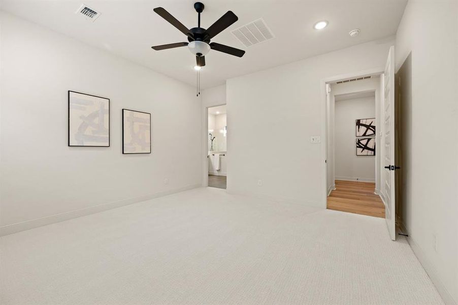 Spacious, unfurnished interior of a new home in Elements at Viridian - Garden Series, Arlington (Image 22).