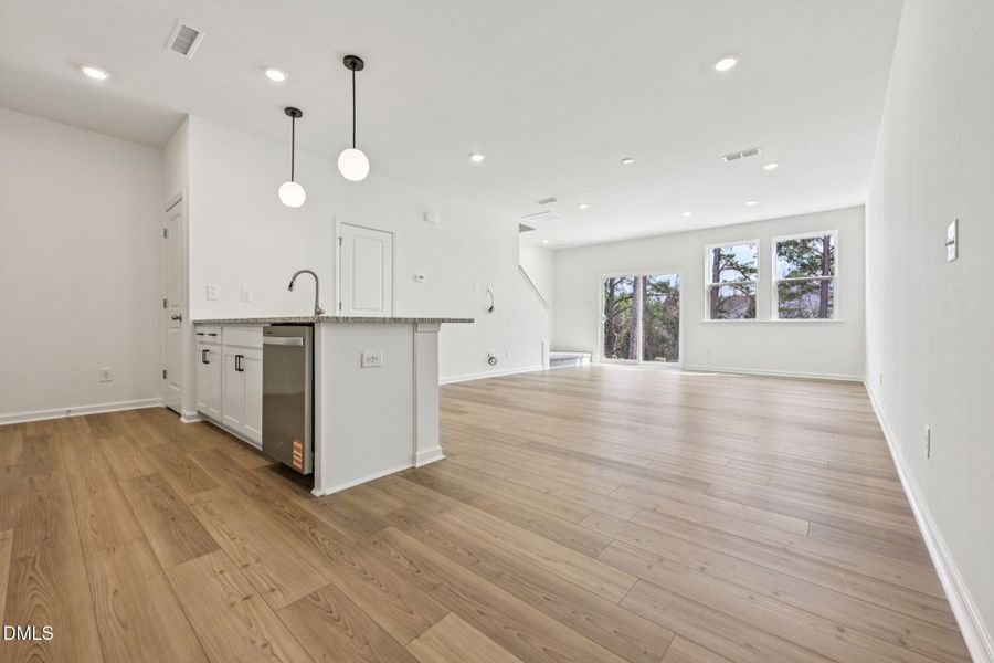 10-web-or-mls-210 Parker Lane-S0503-010