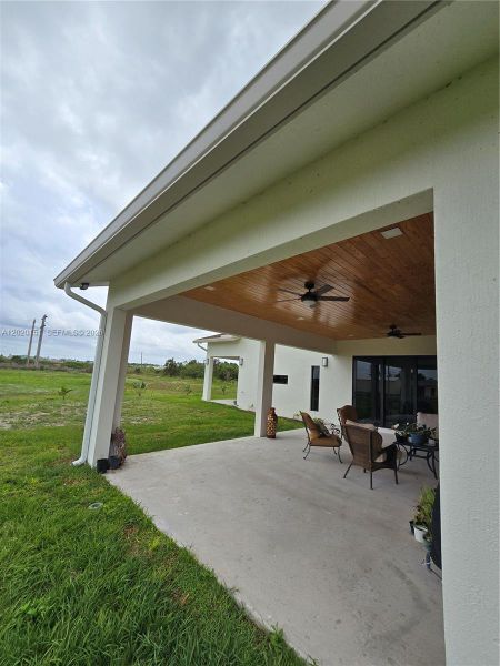 Exterior details and patio area of a home in , Loxahatchee (Image 20).