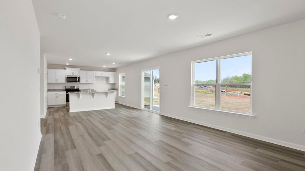 Spacious, unfurnished interior of a new home in Cedar Gap, Fountain Inn (Image 18).