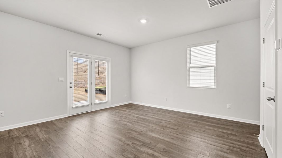 Spacious, unfurnished interior of a new home in The Abbey at Trolley Run Station, Aiken (Image 9).