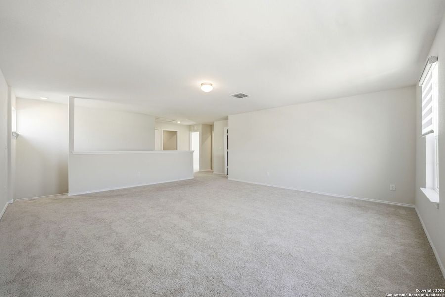 Spacious, unfurnished interior of a new home in Cinco Lakes, San Antonio (Image 19). Spacious, unfurnished interior of a new home in Cinco Lakes, San Antonio (Image 19).
