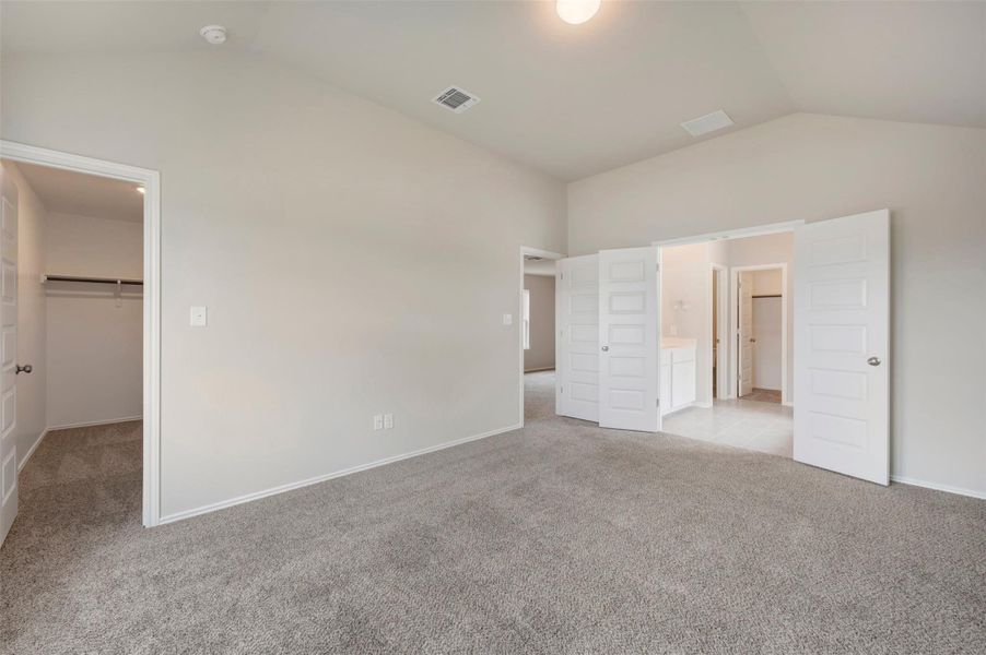 Spacious, unfurnished interior of a new home in Heritage, Dripping Springs (Image 12).
