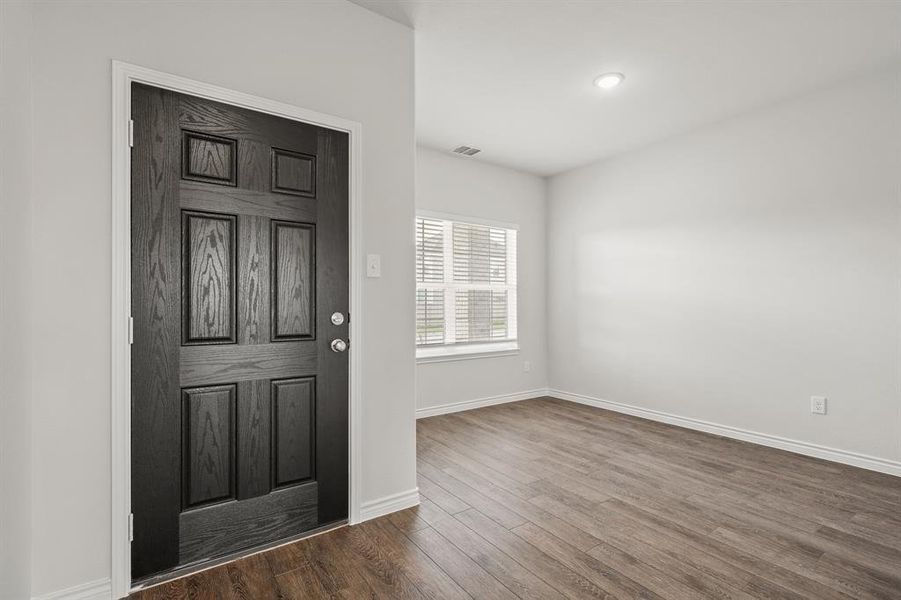 Spacious, unfurnished interior of a new home in Sycamore Landing, Fort Worth (Image 6). Spacious, unfurnished interior of a new home in Sycamore Landing, Fort Worth (Image 6).