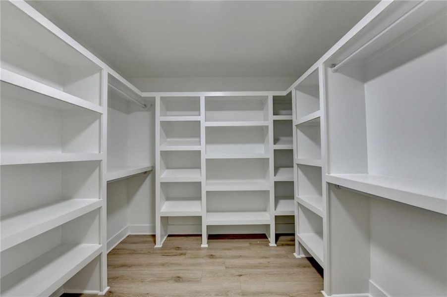 Spacious, unfurnished interior of a new home in , Jefferson (Image 49).