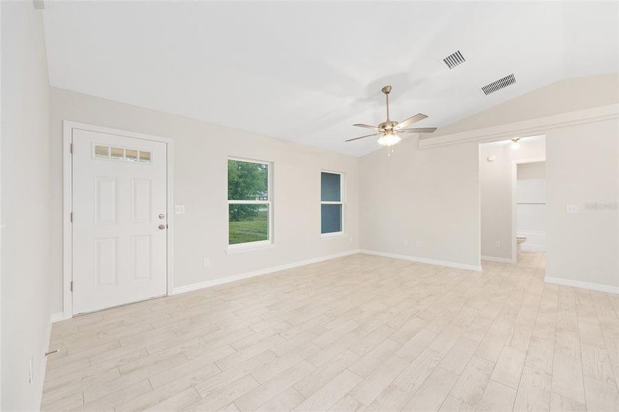 Spacious, unfurnished interior of a new home in , Belleview (Image 13).