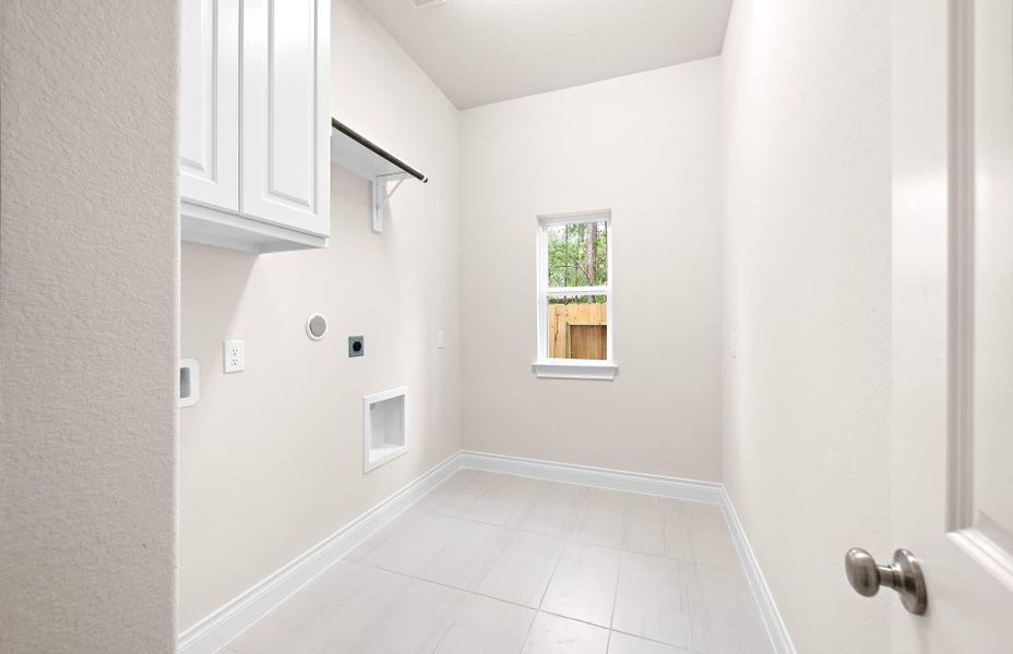 Representative unfurnished interior of a home built from the 4094 by Ravenna Homes in Artavia 70′, Conroe (Image 50).
