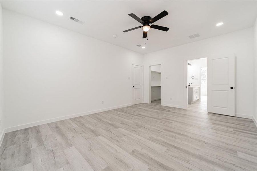 Spacious, unfurnished interior of a new home in , Dallas (Image 35).